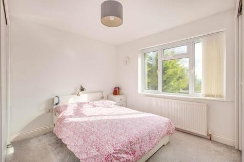 120 Deeds Grove, HP12 3NZ EDIT-4.jpg
