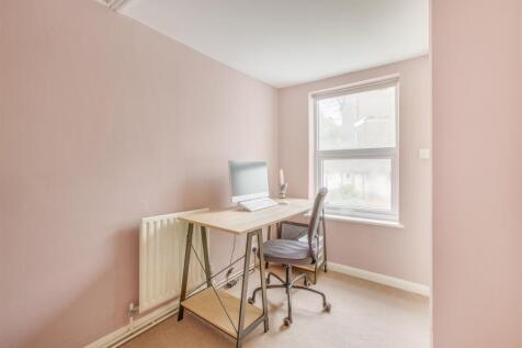 54 Temple End, HP13 5DS-3.jpg