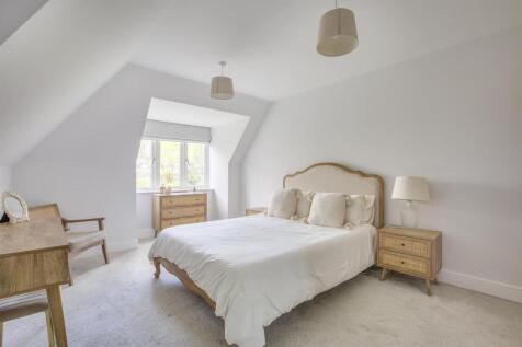 8 The Pines, Amersham Road, HP13 6PN-5.jpg