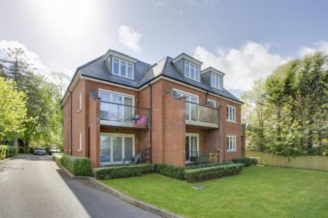 8 The Pines, Amersham Road, HP13 6PN-3.jpg