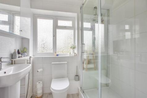 25 Cambridge Crescent, HP13 7NE-9.jpg