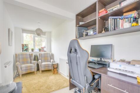 25 Cambridge Crescent, HP13 7NE-10.jpg