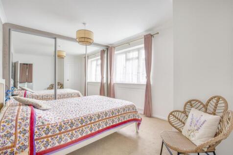 25 Cambridge Crescent, HP13 7NE-8.jpg