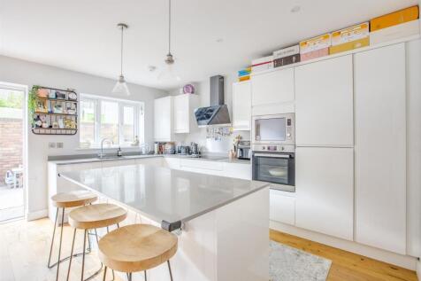 62 Windrush Court, HP13 7UL-13.jpg