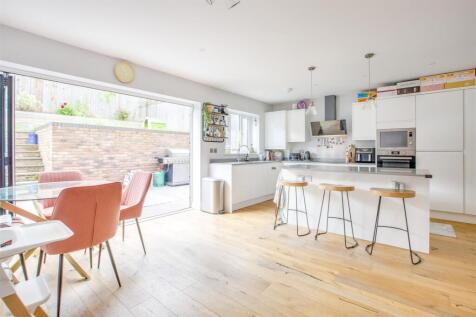 62 Windrush Court, HP13 7UL-12.jpg
