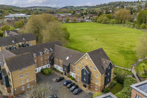17 Wye Gardens, Fryers Lane, HP12 3DU-18.jpg