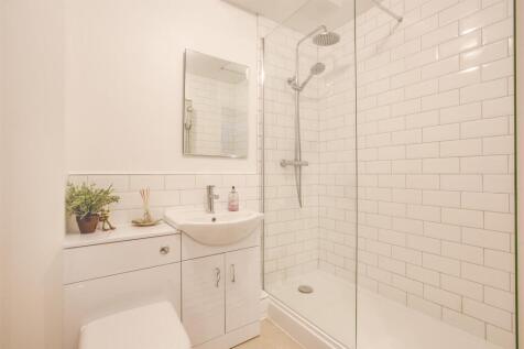 17 Wye Gardens, Fryers Lane, HP12 3DU-6.jpg
