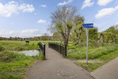 17 Wye Gardens, Fryers Lane, HP12 3DU-1.jpg