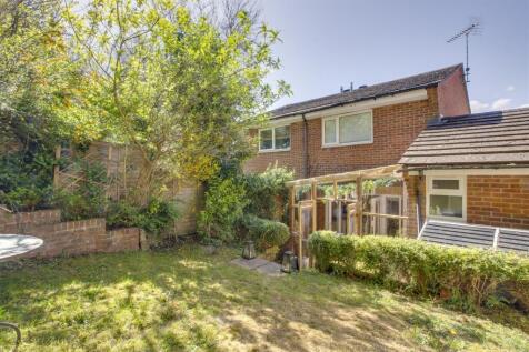 65 Nicholas Gardens, HP13 6JG-8.jpg