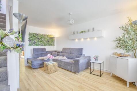 65 Nicholas Gardens, HP13 6JG-13.jpg