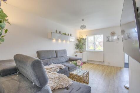 65 Nicholas Gardens, HP13 6JG-3.jpg
