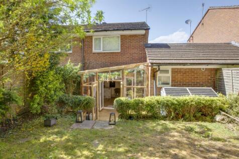 65 Nicholas Gardens, HP13 6JG-9.jpg