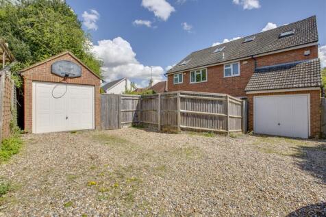 17B Totteridge Lane, HP13 7QD-11.jpg