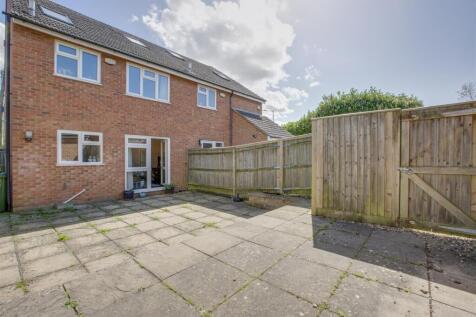 17B Totteridge Lane, HP13 7QD-10.jpg