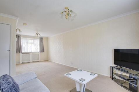 32 Ash Road, HP12 4SW-12.jpg