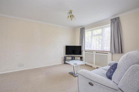 32 Ash Road, HP12 4SW-11.jpg