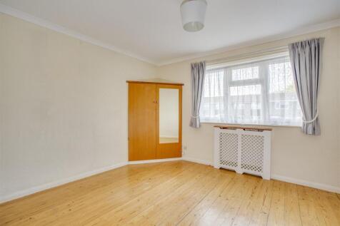 32 Ash Road, HP12 4SW-4.jpg