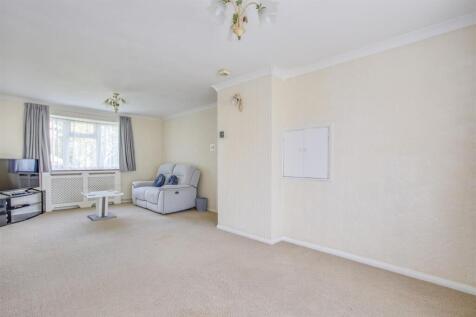 32 Ash Road, HP12 4SW-10.jpg