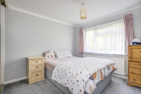 24 Curlew Close, HP13 5JY-4.jpg
