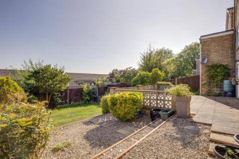24 Curlew Close, HP13 5JY-11.jpg