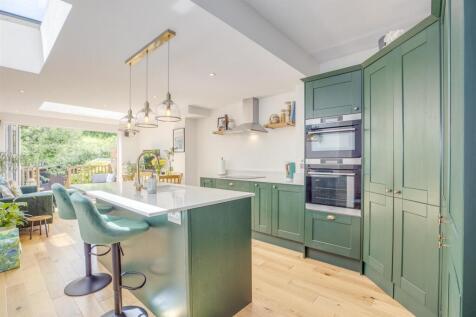 58 Gordon Road, HP13 6ER-5.jpg