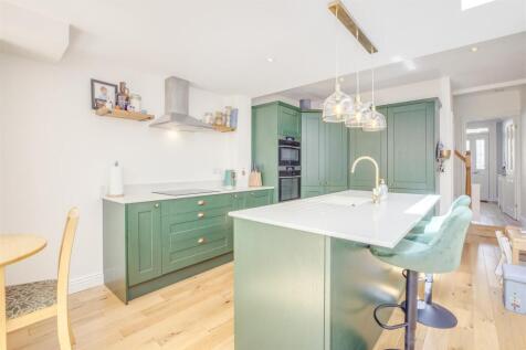 58 Gordon Road, HP13 6ER-7.jpg