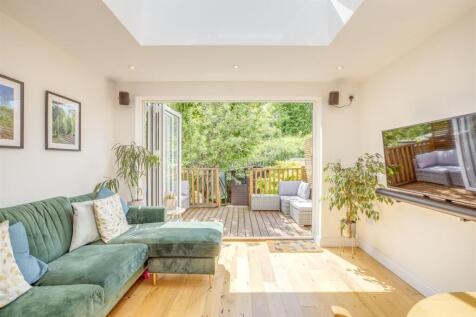 58 Gordon Road, HP13 6ER-8.jpg