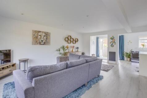 9 Slayter Road, HP14 3JQ-11.jpg