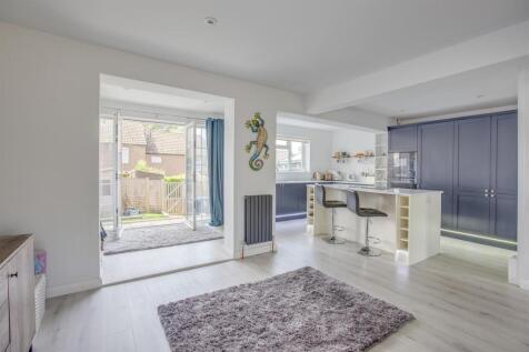 9 Slayter Road, HP14 3JQ-12.jpg
