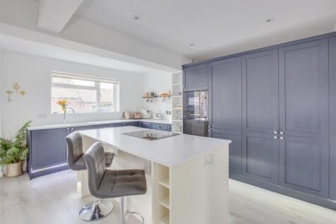 9 Slayter Road, HP14 3JQ-14.jpg