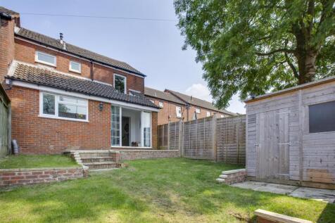 9 Slayter Road, HP14 3JQ-17.jpg