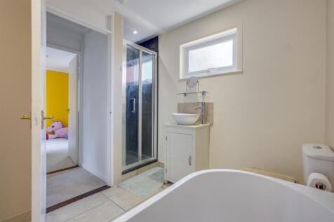 9 Slayter Road, HP14 3JQ-9.jpg