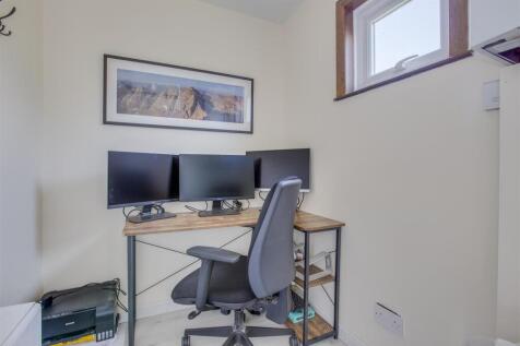 9 Slayter Road, HP14 3JQ-10.jpg