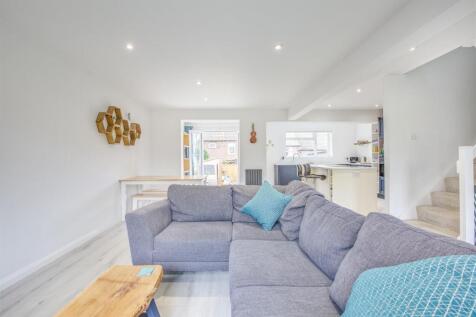 9 Slayter Road, Lane End, HP14 3JQ-10.jpg