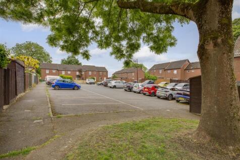 9 Slayter Road, Lane End, HP14 3JQ-16.jpg