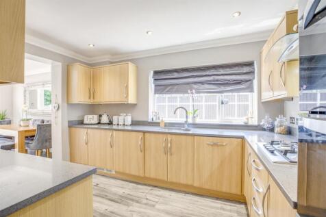 Windrush, Highfield Avenue, HP12 4ET-7.jpg