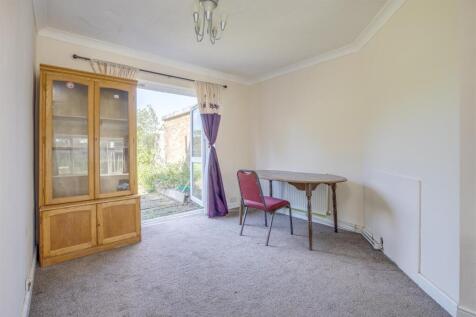 12 Field Road, HP12 4LR-9.jpg
