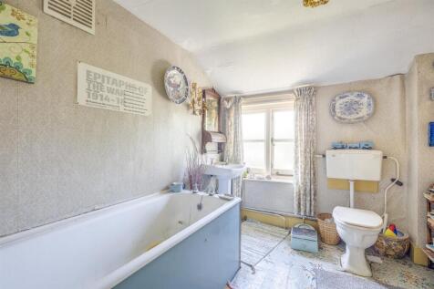 110 Totteridge Road, HP13 6EX-6.jpg