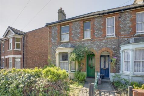 110 Totteridge Road, HP13 6EX-12.jpg