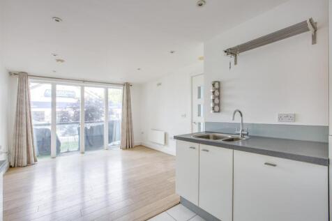 17 Ream Court, Ryemead Boulevard, HP11 1GG-6.jpg
