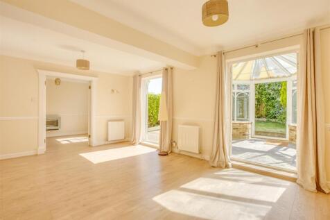 7 Linnet Close, HP12 4QJ-9.jpg