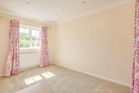 7 Linnet Close, HP12 4QJ-6.jpg