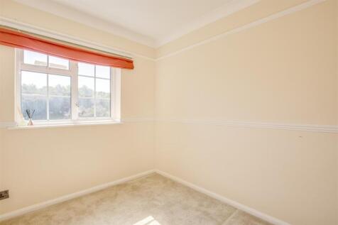 7 Linnet Close, HP12 4QJ-5.jpg