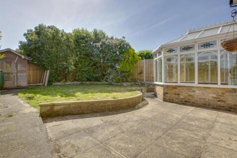 7 Linnet Close, HP12 4QJ-14.jpg