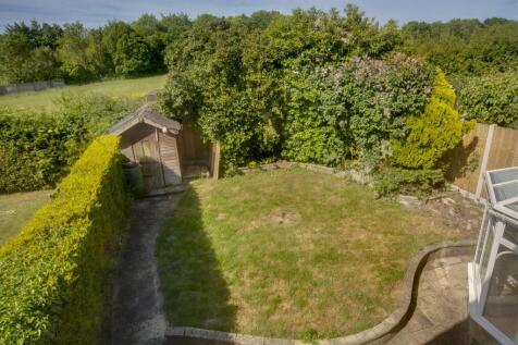 7 Linnet Close, HP12 4QJ NEW-5.jpg