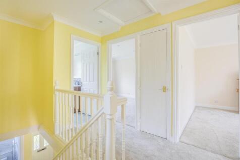 7 Linnet Close, HP12 4QJ NEW-6.jpg