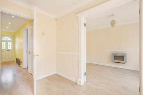 7 Linnet Close, HP12 4QJ NEW-10.jpg