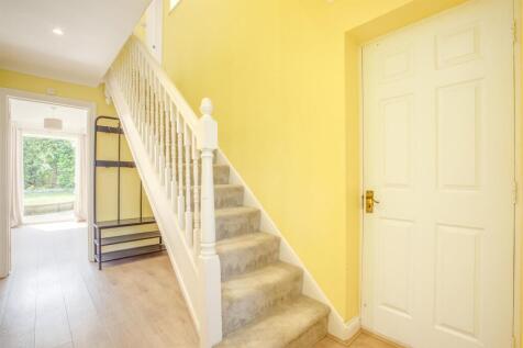 7 Linnet Close, HP12 4QJ NEW-11.jpg