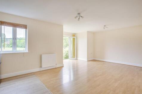 9 Wye Gardens, Fryers Lane, HP12 3DU-8.jpg