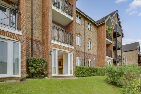 9 Wye Gardens, Fryers Lane, HP12 3DU-11.jpg